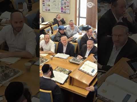 Americans vs. Israelis: Purim & Yom Tov